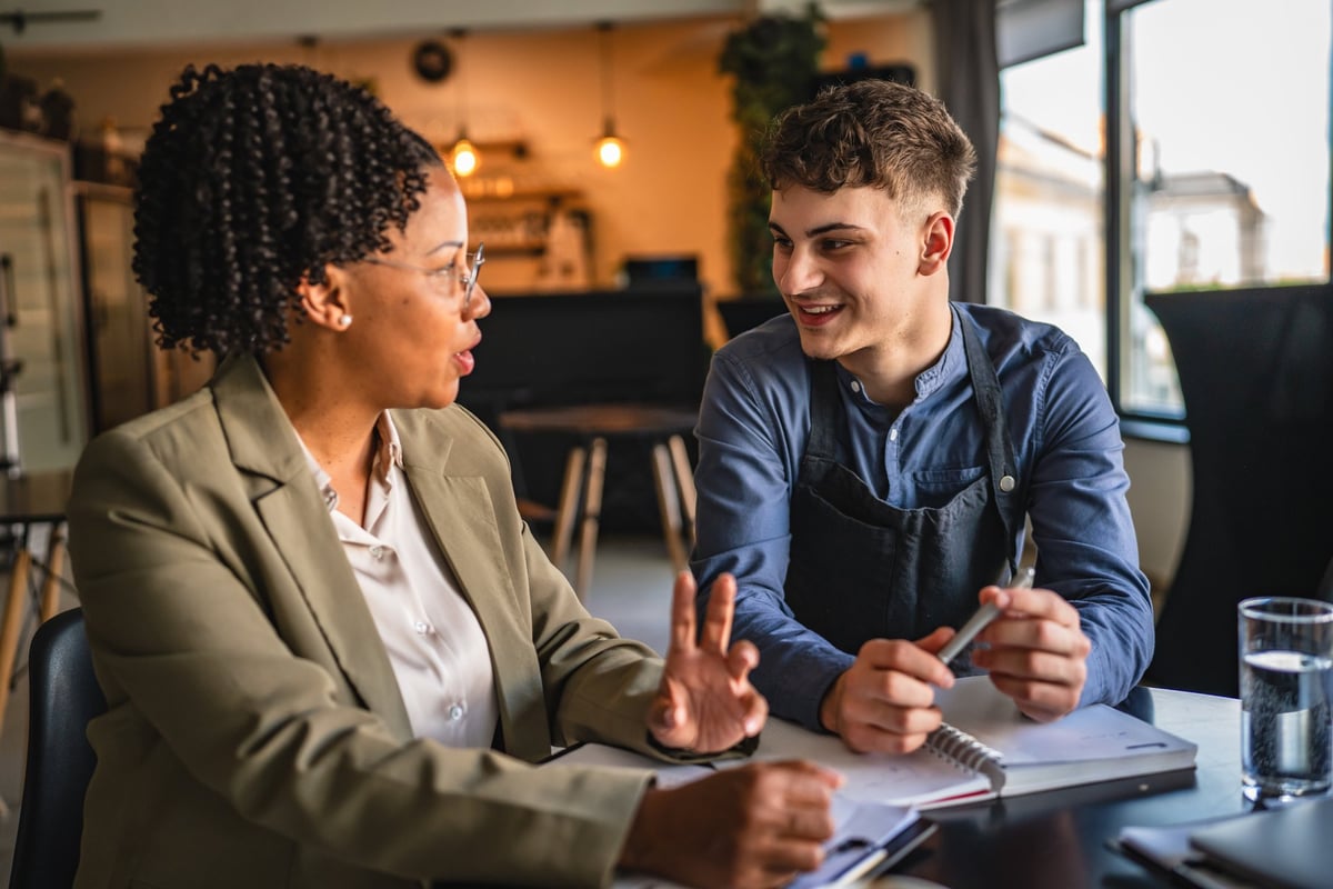 Entrepreneur meeting with a financial adviser, representing consulting and mentorship